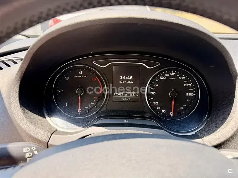 Usado Audi A3 S-Line 110 CV (80 kW) 2016 Granate Berlina