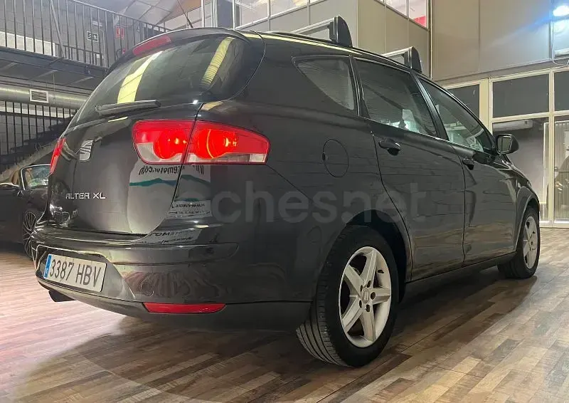 Usado Seat Altea XL Style 105 CV (77 kW) 2011 Negro Monovolumen