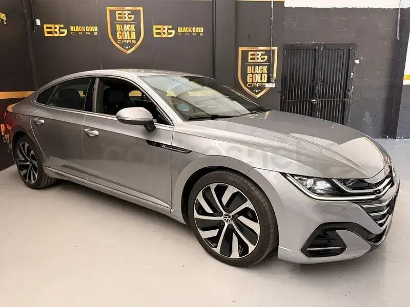 Usado VW Arteon R-line 150 CV (110 kW) 2023 Gris / plata Berlina