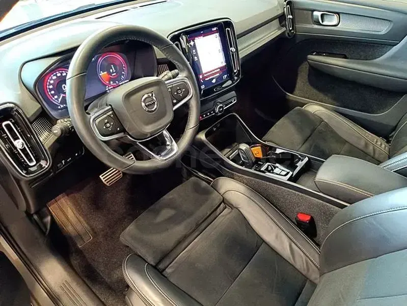 Usado Volvo XC40 R-Design 262 HP (192 kW) 2022 Cinzento SUV
