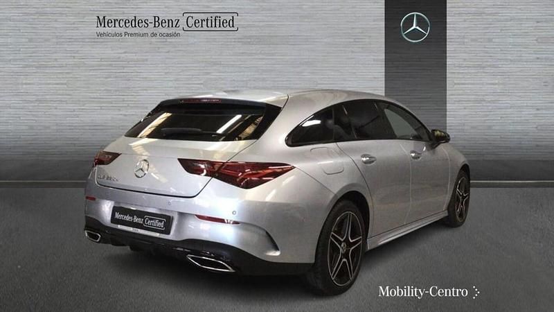 Usado Mercedes CLA250 AMG line 163 CV (119 kW) 2024 Plata iridio Berlina