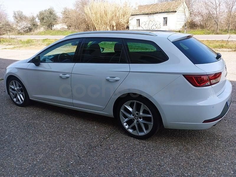 Usado Seat Leon FR 150 CV (110 kW) 2015 Blanco Familiar