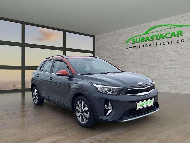 Usado Kia Stonic 120 CV (88 kW) 2021 Gris SUV