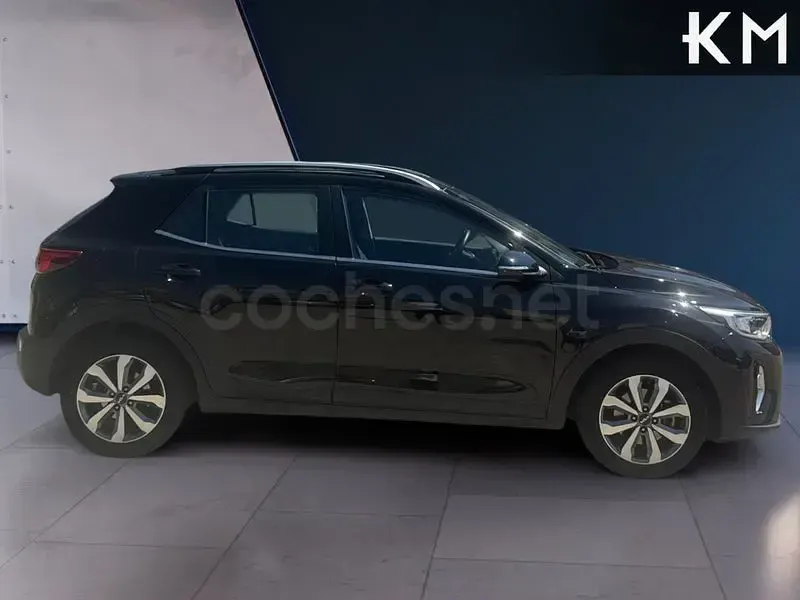 Usado Kia Stonic 100 CV (73 kW) 2022 Negro SUV