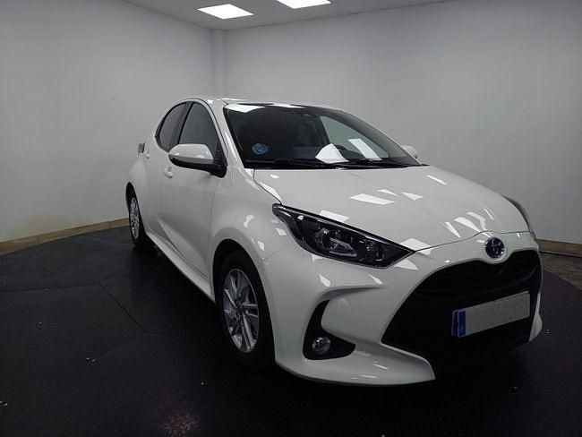 Usado Toyota Yaris Hybrid Business Edition 116 CV (85 kW) 2022 Blanco Berlina