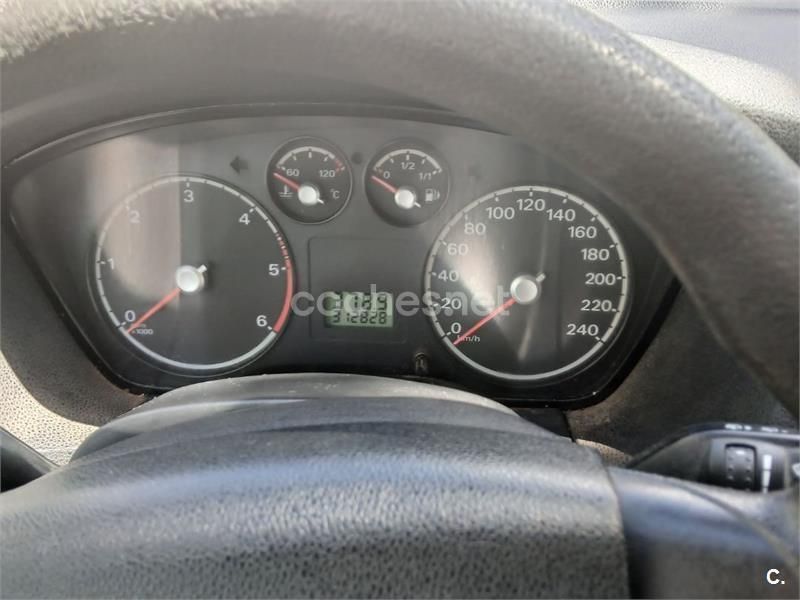 Usado Ford Focus Trend 115 CV (84 kW) 2006 Blanco Familiar