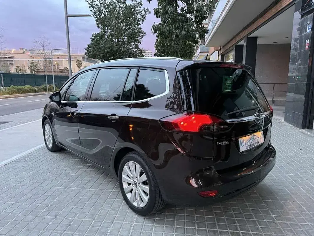 Usado Opel Zafira Tourer Excellence 131 CV (96 kW) 2012 Marrón Monovolumen