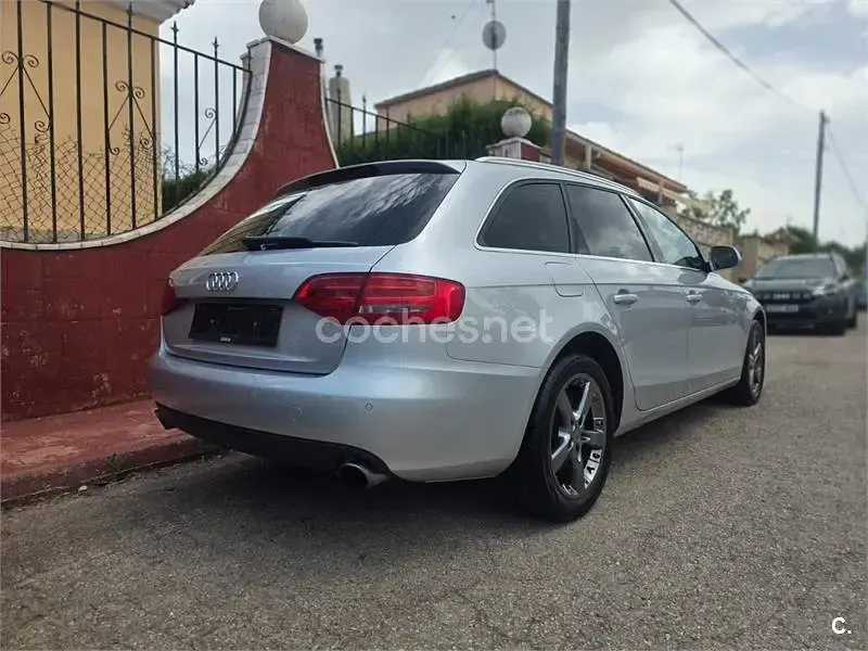 Usado Audi A4 211 CV (155 kW) 2009 Gris / plata Familiar