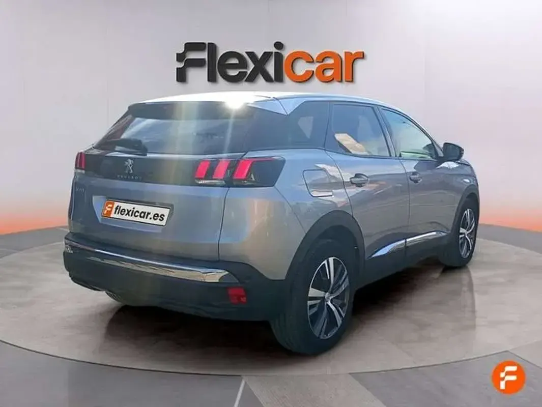 Usado Peugeot 3008 Allure 131 CV (96 kW) 2023 Gris SUV