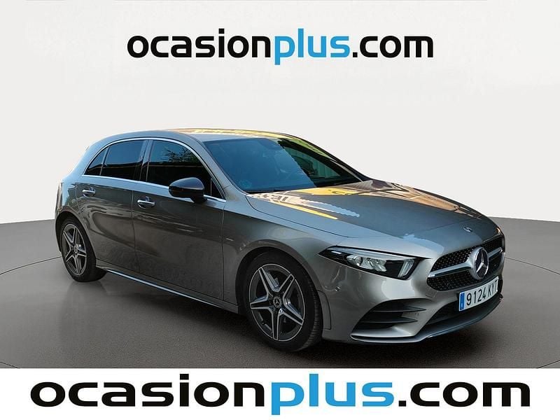 Usado Mercedes A180 AMG 116 CV (85 kW) 2019 Gris plata Utilitario