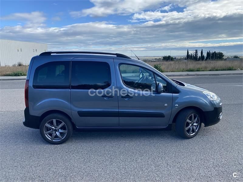 Usado Peugeot Partner Tepee Outdoor 112 CV (82 kW) 2012 Azul Monovolumen