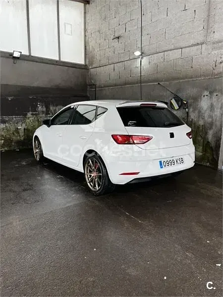 Usado Seat Leon Style 130 CV (95 kW) 2018 Blanco Berlina