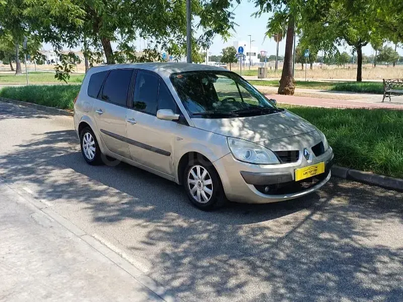 Usado Renault Scénic II Dynamique 85 CV (62 kW) 2007 Beige Monovolumen