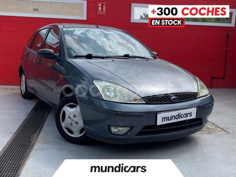 Gris / plata Usado 2004 Ford Focus Trend Berlina | 1990 € (Buen precio) - Imagen 1/4