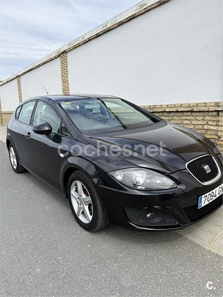 Usado Seat Leon Reference 90 CV (66 kW) 2009 Negro Utilitario