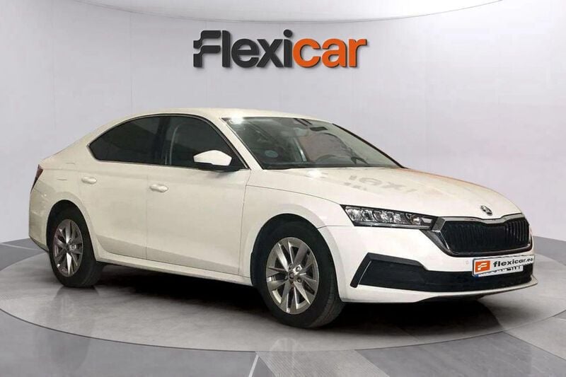Blanco Usado 2021 Skoda Octavia Ambition Berlina | 15.490 € (Super precio) - Imagen 1/4