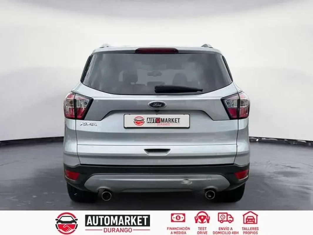 Usado Ford Kuga Limited 150 CV (110 kW) 2017 Gris SUV