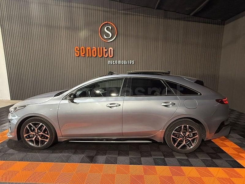 Usado Kia ProCeed GT-Line 136 CV (100 kW) 2020 Gris / plata Familiar