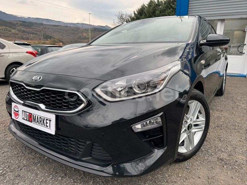 Negro Usado 2021 Kia Ceed Berlina | 13.990 € (Precio justo) - Imagen 1/4