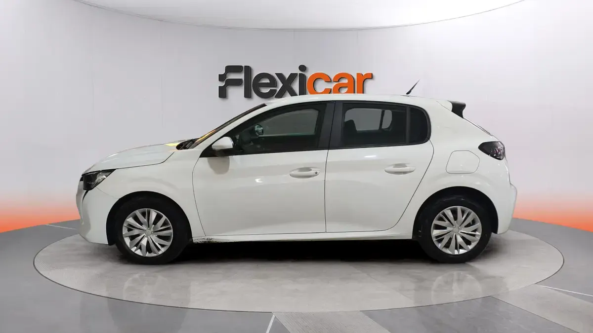 Usado Peugeot 208 Active 101 CV (74 kW) 2021 Blanco Utilitario