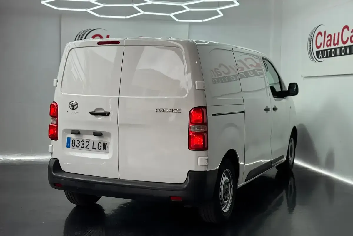 Begagnad Toyota Proace Business Edition 100 HK (73 kW) 2020 Vit Minibuss