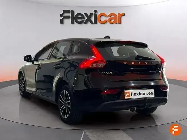 Usado Volvo V40 120 CV (88 kW) 2018 Negro Berlina