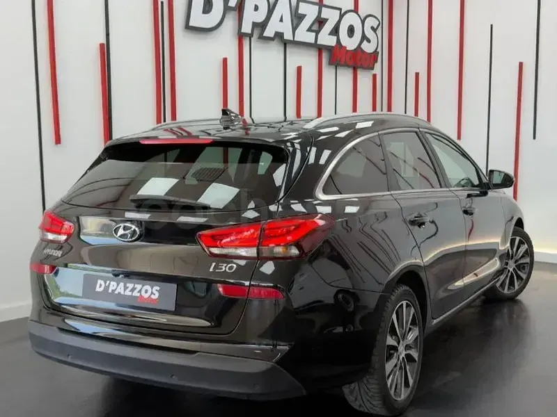 Usado Hyundai i30 Style 136 CV (100 kW) 2019 Negro Familiar