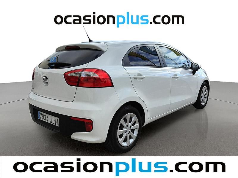 Usado Kia Rio 84 CV (61 kW) 2016 Blanco Berlina