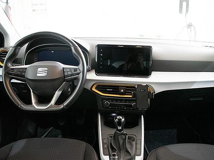 Usado Seat Arona Style 110 CV (80 kW) 2023 Gris SUV