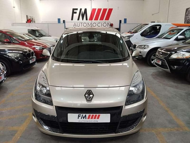 Usado Renault Scénic III Dynamique 106 CV (77 kW) 2009 Plateado Monovolumen