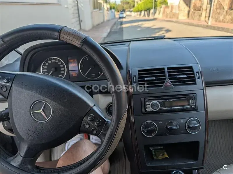 Usado Mercedes A180 Avantgarde 109 CV (80 kW) 2007 Negro Monovolumen