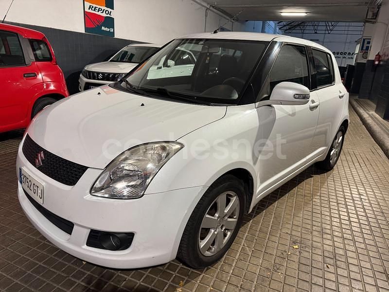 Blanco Usado 2010 Suzuki Swift Utilitario | 5950 € (Precio justo) - Imagen 1/4