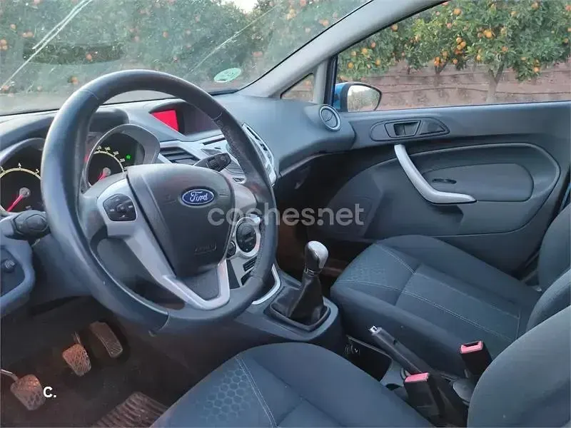 Usado Ford Fiesta Titanium 96 CV (70 kW) 2010 Azul Berlina