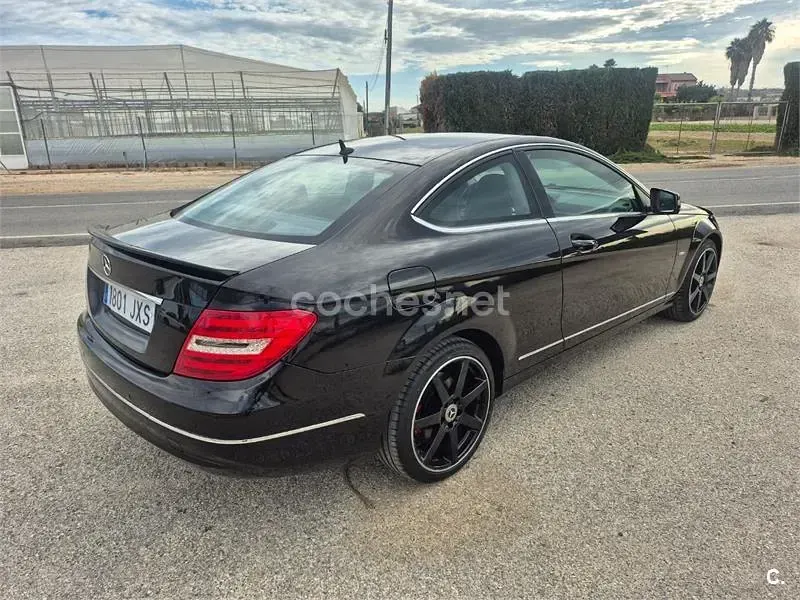 Usado Mercedes C220 170 CV (125 kW) 2012 Negro Coupe
