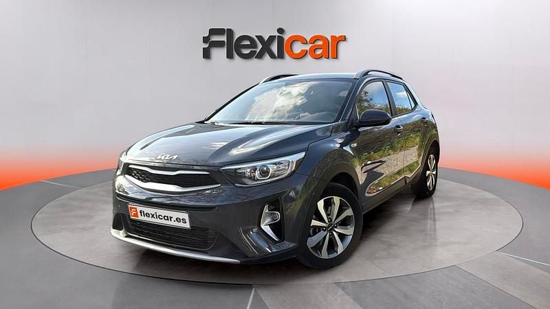 Usado Kia Stonic 84 CV (61 kW) 2022 Gris SUV