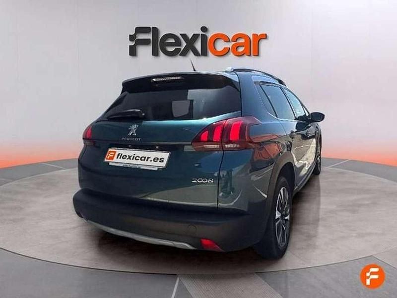 Usado Peugeot 2008 Allure 100 CV (73 kW) 2018 Verde SUV