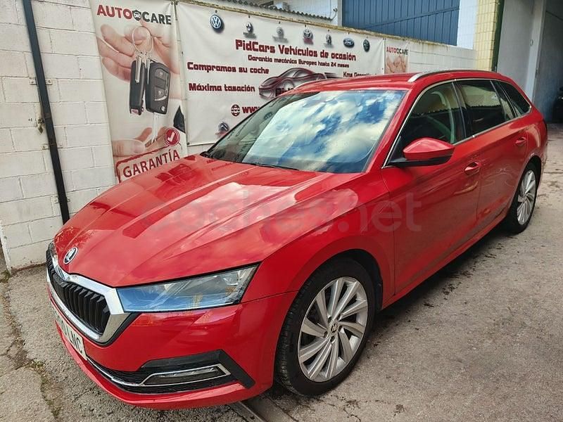 Usado Skoda Octavia Style 150 CV (110 kW) 2021 Rojo Familiar