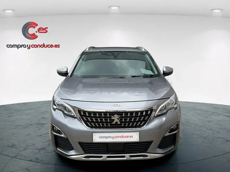 Usado Peugeot 3008 Allure 130 CV (95 kW) 2019 Gris / plata SUV