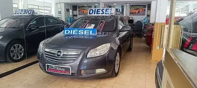 Usado Opel Insignia Edition 130 CV (95 kW) 2010 Gris / plata Berlina