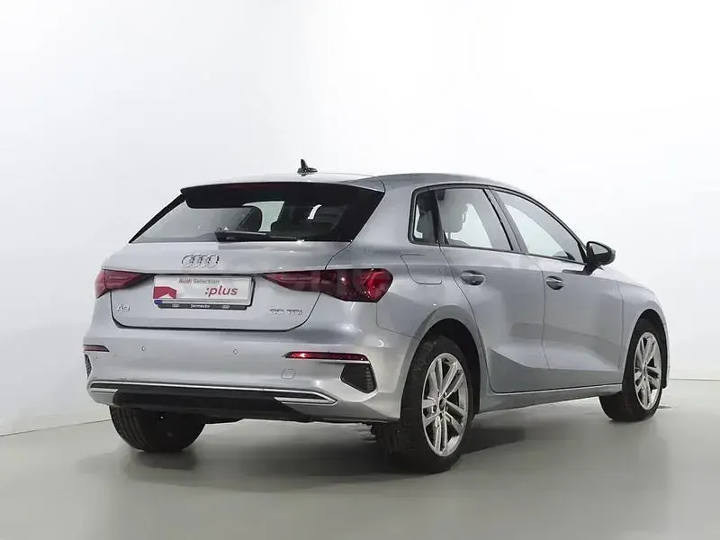 Usado Audi A3 Advanced Plus 116 CV (85 kW) 2023 Gris / plata Berlina