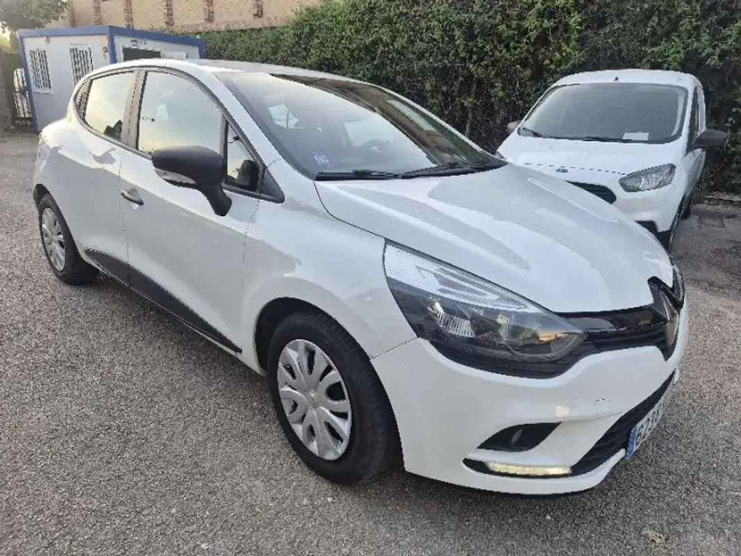 Usado Renault Clio Business 75 CV (55 kW) 2018 Blanco Utilitario