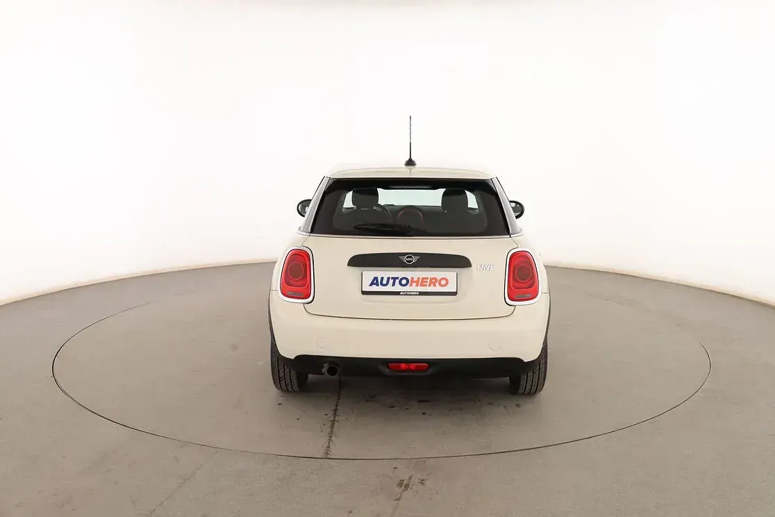 Usado Mini ONE 102 CV (75 kW) 2018 Beige Utilitario