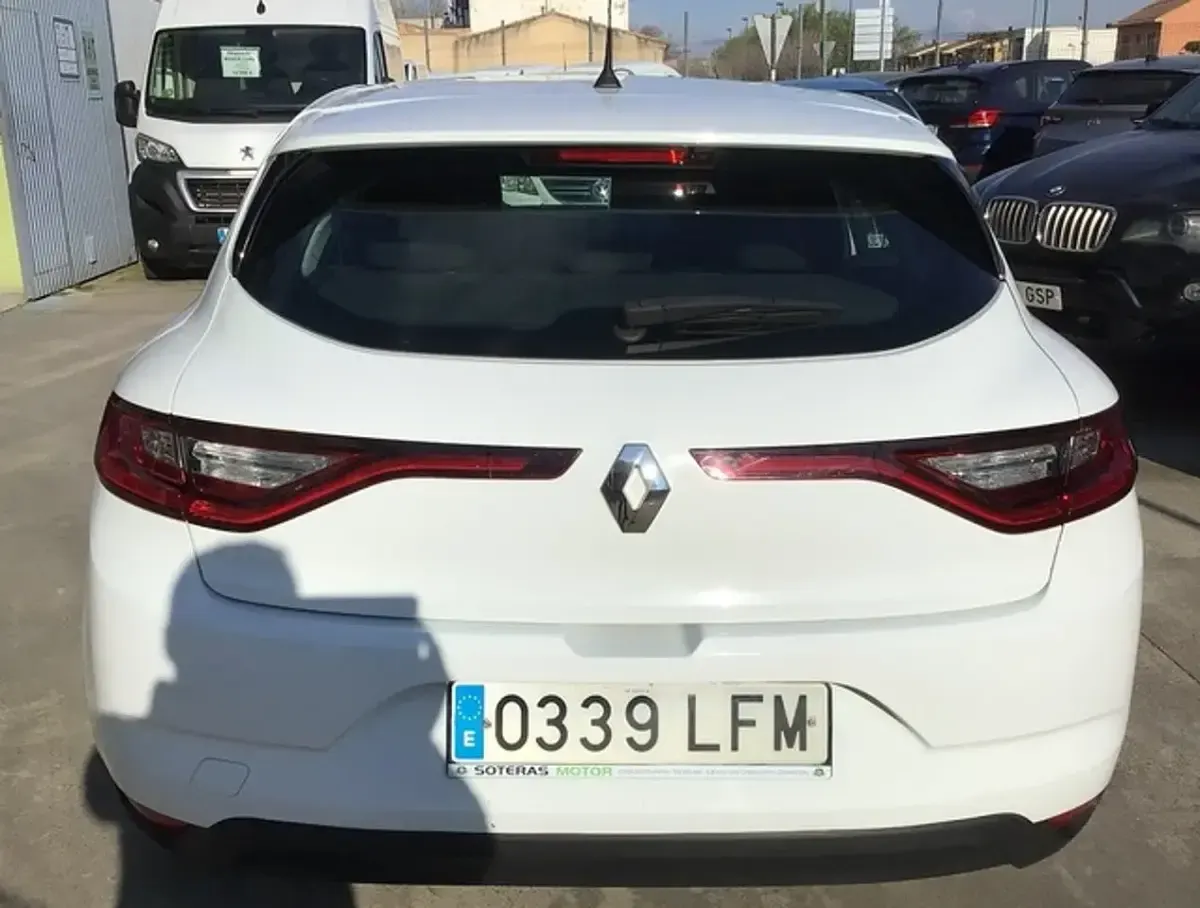 Usado Renault Mégane IV Business 95 CV (69 kW) 2020 Blanco Berlina