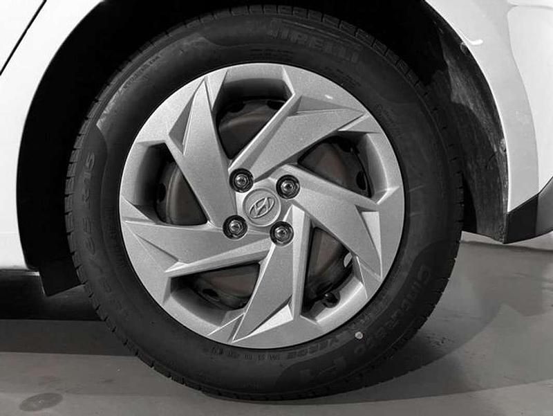 Usado Hyundai i20 84 CV (61 kW) 2022 Blanco Utilitario