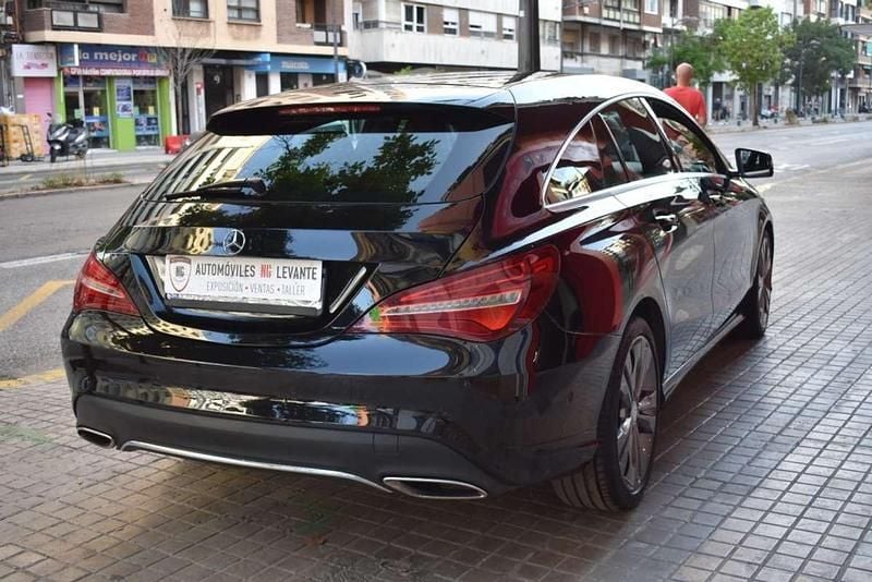 Usado Mercedes CLA220 Shooting Brake Urban 177 CV (130 kW) 2016 Negro Familiar