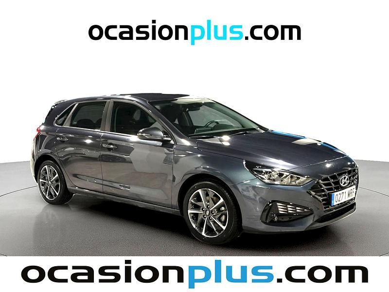 Usado Hyundai i30 110 CV (80 kW) 2024 Gris Berlina