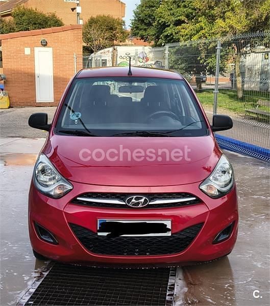 Usado Hyundai i10 Comfort 85 CV (62 kW) 2012 Rojo Utilitario