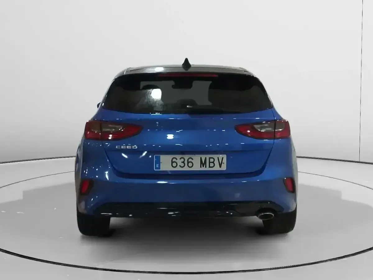 Usado Kia Ceed 120 CV (88 kW) 2022 Azul Utilitario