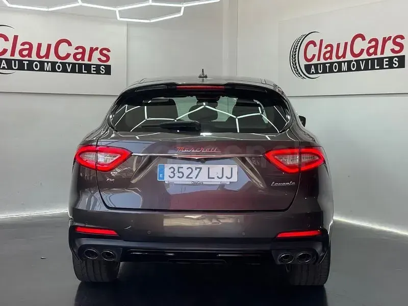 Usado Maserati Levante 275 CV (202 kW) 2020 Gris / plata SUV
