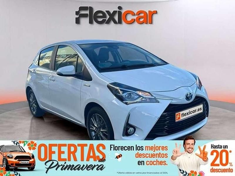 Usado Toyota Yaris Hybrid Active 99 CV (72 kW) 2020 Blanco Utilitario